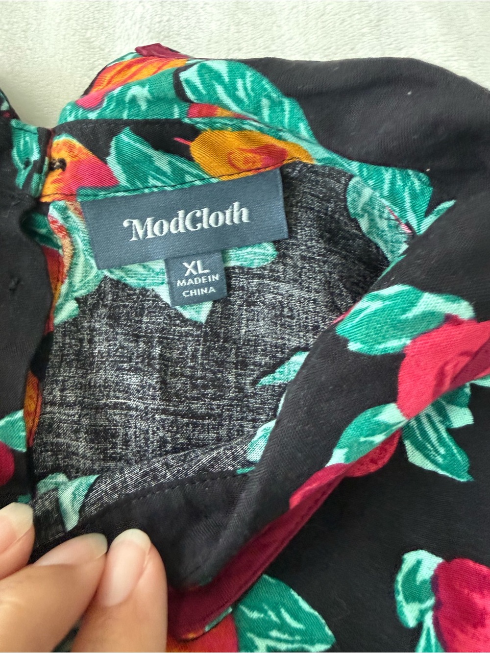 ModCloth Women's XL Black Floral Fruit Print Collared Sleeveless Top D96 - Picture 2 of 6